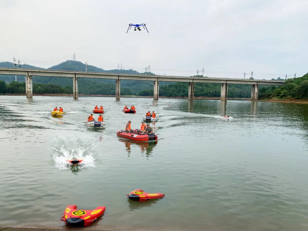 空海霸氣聯(lián)合丨水上救援機(jī)器人&無人機(jī)實(shí)現(xiàn)中繼遠(yuǎn)距離救援 【智能救援解決方案】解決遠(yuǎn)程緊急救援問題